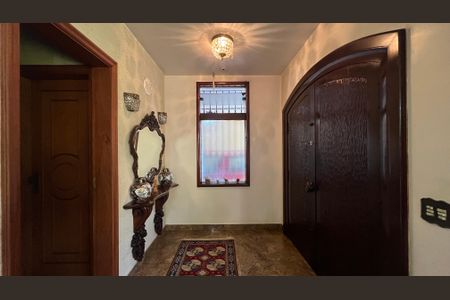 Casa à venda com 485m², 4 quartos e 4 vagas Casa à venda com 485m², 4 quartos e 4 vagasSala