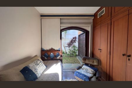 Casa à venda com 485m², 4 quartos e 4 vagas Casa à venda com 485m², 4 quartos e 4 vagasQuarto 1