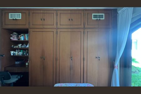 Casa à venda com 485m², 4 quartos e 4 vagas Casa à venda com 485m², 4 quartos e 4 vagasQuarto 3