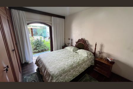 Casa à venda com 485m², 4 quartos e 4 vagas Casa à venda com 485m², 4 quartos e 4 vagasSuite