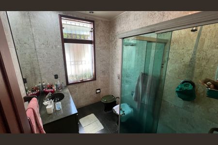 Casa à venda com 485m², 4 quartos e 4 vagas Casa à venda com 485m², 4 quartos e 4 vagasBanheiro