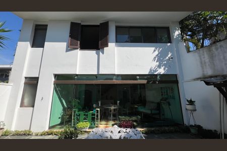 Casa à venda com 485m², 4 quartos e 4 vagas Casa à venda com 485m², 4 quartos e 4 vagasSalao