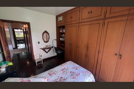 Casa à venda com 485m², 4 quartos e 4 vagas Casa à venda com 485m², 4 quartos e 4 vagasQuarto 3