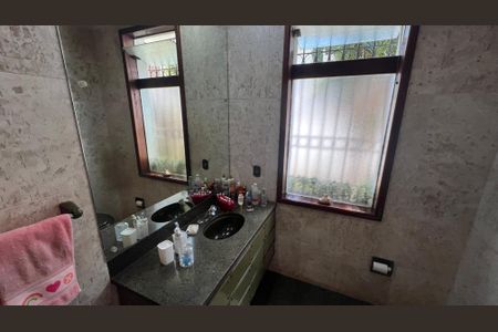 Casa à venda com 485m², 4 quartos e 4 vagas Casa à venda com 485m², 4 quartos e 4 vagasBanheiro