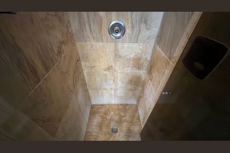 Casa à venda com 485m², 4 quartos e 4 vagas Casa à venda com 485m², 4 quartos e 4 vagasBanheiro da Suíte