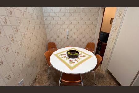 Casa à venda com 485m², 4 quartos e 4 vagas Casa à venda com 485m², 4 quartos e 4 vagasCopa