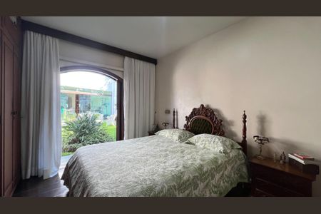 Casa à venda com 485m², 4 quartos e 4 vagas Casa à venda com 485m², 4 quartos e 4 vagasSuite