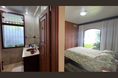 Casa à venda com 485m², 4 quartos e 4 vagas Casa à venda com 485m², 4 quartos e 4 vagasSuite