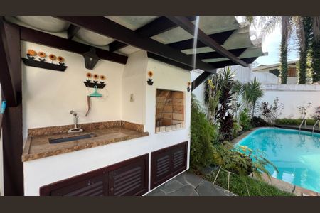 Casa à venda com 485m², 4 quartos e 4 vagas Casa à venda com 485m², 4 quartos e 4 vagasChurrasqueira