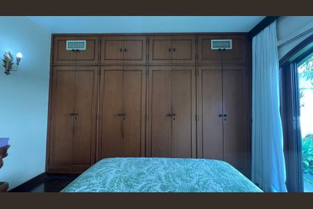 Casa à venda com 485m², 4 quartos e 4 vagas Casa à venda com 485m², 4 quartos e 4 vagasSuite