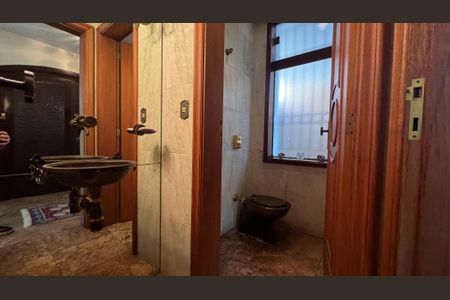 Casa à venda com 485m², 4 quartos e 4 vagas Casa à venda com 485m², 4 quartos e 4 vagasLavabo