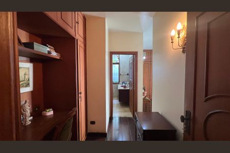 Casa à venda com 485m², 4 quartos e 4 vagas Casa à venda com 485m², 4 quartos e 4 vagasSuite