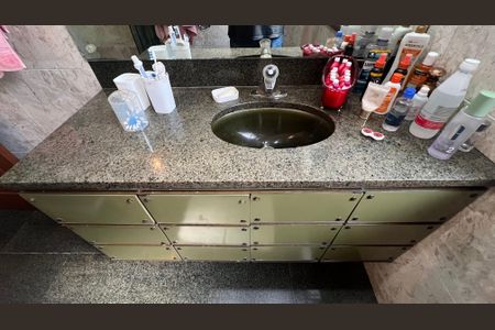 Casa à venda com 485m², 4 quartos e 4 vagas Casa à venda com 485m², 4 quartos e 4 vagasBanheiro