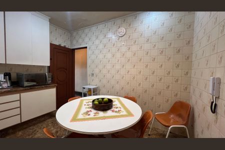 Casa à venda com 485m², 4 quartos e 4 vagas Casa à venda com 485m², 4 quartos e 4 vagasCopa