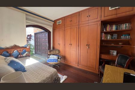 Casa à venda com 485m², 4 quartos e 4 vagas Casa à venda com 485m², 4 quartos e 4 vagasQuarto 1