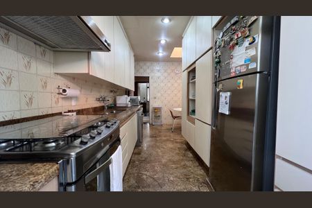 Casa à venda com 485m², 4 quartos e 4 vagas Casa à venda com 485m², 4 quartos e 4 vagasCozinha