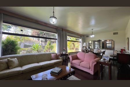 Casa à venda com 485m², 4 quartos e 4 vagas Casa à venda com 485m², 4 quartos e 4 vagasSala