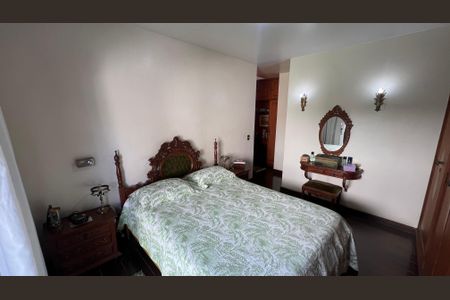 Casa à venda com 485m², 4 quartos e 4 vagas Casa à venda com 485m², 4 quartos e 4 vagasSuite