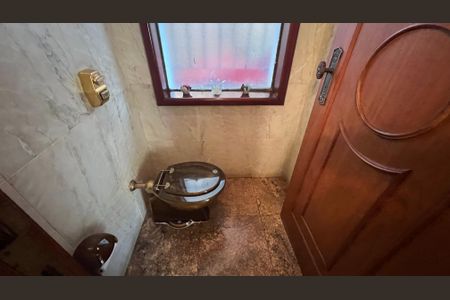 Casa à venda com 485m², 4 quartos e 4 vagas Casa à venda com 485m², 4 quartos e 4 vagasLavabo