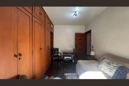 Casa à venda com 485m², 4 quartos e 4 vagas Casa à venda com 485m², 4 quartos e 4 vagasQuarto 1