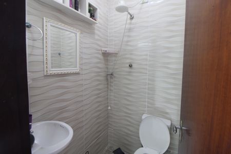 Casa à venda com 186m², 3 quartos e 1 vagaÁrea de Serviço - Banheiro