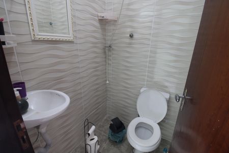 Casa à venda com 186m², 3 quartos e 1 vagaÁrea de Serviço - Banheiro