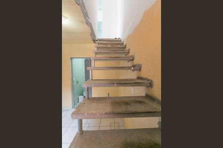 Escada de casa para alugar com 2 quartos, 60m² em Jardim Santana, São Paulo