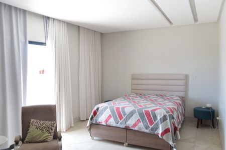 Casa de condomínio para alugar com 380m², 4 quartos e 3 vagasSuíte 2