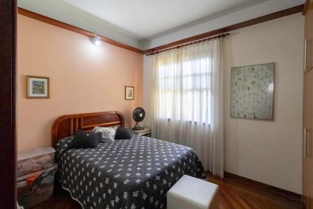 Casa à venda com 1000m², 3 quartos e 6 vagas Casa à venda com 1000m², 3 quartos e 6 vagasQuarto 1