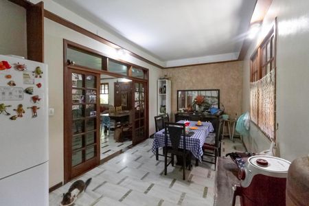 Casa à venda com 1000m², 3 quartos e 6 vagas Casa à venda com 1000m², 3 quartos e 6 vagasCozinha