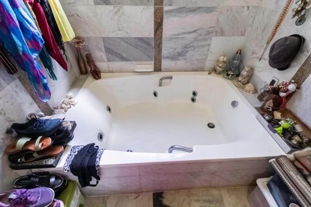 Casa à venda com 1000m², 3 quartos e 6 vagas Casa à venda com 1000m², 3 quartos e 6 vagasBanheiro da suíte