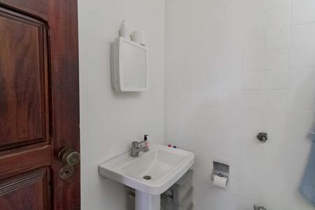 Casa à venda com 1000m², 3 quartos e 6 vagas Casa à venda com 1000m², 3 quartos e 6 vagasBanheiro