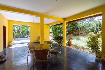 Casa à venda com 1000m², 3 quartos e 6 vagas Casa à venda com 1000m², 3 quartos e 6 vagasVaranda