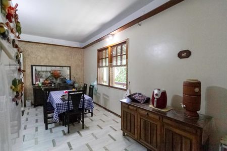 Casa à venda com 1000m², 3 quartos e 6 vagas Casa à venda com 1000m², 3 quartos e 6 vagasCozinha