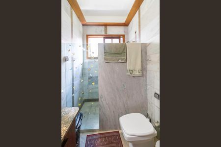 Casa à venda com 1000m², 3 quartos e 6 vagas Casa à venda com 1000m², 3 quartos e 6 vagasBanheiro social