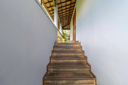 Casa à venda com 1000m², 3 quartos e 6 vagas Casa à venda com 1000m², 3 quartos e 6 vagasQuintal