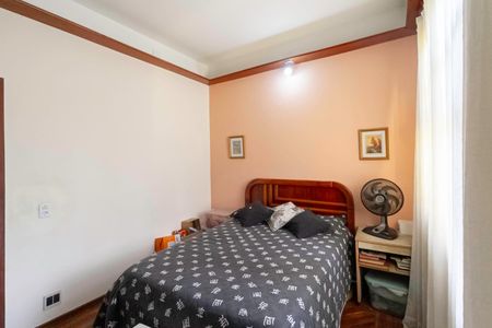 Casa à venda com 1000m², 3 quartos e 6 vagas Casa à venda com 1000m², 3 quartos e 6 vagasQuarto 1