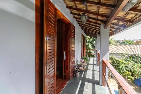 Casa à venda com 1000m², 3 quartos e 6 vagas Casa à venda com 1000m², 3 quartos e 6 vagasVaranda do quarto 2 e da suíte