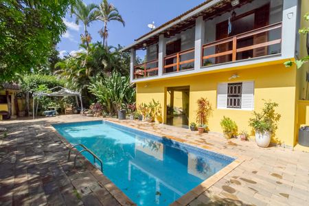 Casa à venda com 1000m², 3 quartos e 6 vagas Casa à venda com 1000m², 3 quartos e 6 vagasQuintal