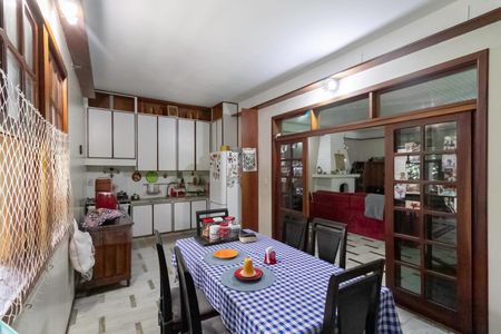 Casa à venda com 1000m², 3 quartos e 6 vagas Casa à venda com 1000m², 3 quartos e 6 vagasCozinha