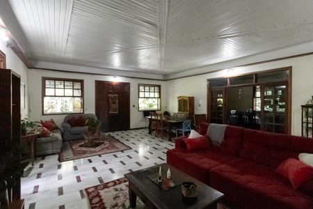 Casa à venda com 1000m², 3 quartos e 6 vagas Casa à venda com 1000m², 3 quartos e 6 vagasSala