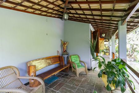 Casa à venda com 1000m², 3 quartos e 6 vagas Casa à venda com 1000m², 3 quartos e 6 vagasVaranda