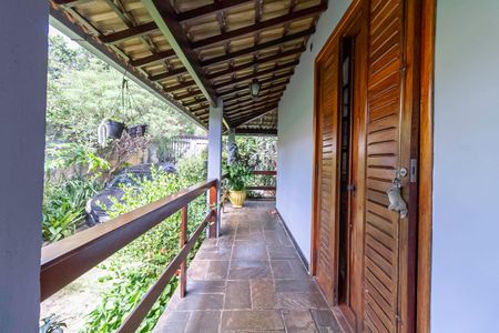 Casa à venda com 1000m², 3 quartos e 6 vagas Casa à venda com 1000m², 3 quartos e 6 vagasVaranda