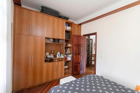 Casa à venda com 1000m², 3 quartos e 6 vagas Casa à venda com 1000m², 3 quartos e 6 vagasQuarto 1