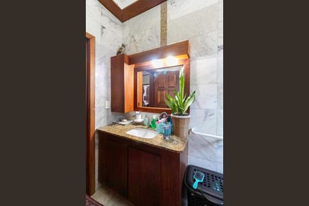 Casa à venda com 1000m², 3 quartos e 6 vagas Casa à venda com 1000m², 3 quartos e 6 vagasBanheiro social