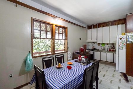 Casa à venda com 1000m², 3 quartos e 6 vagas Casa à venda com 1000m², 3 quartos e 6 vagasCozinha