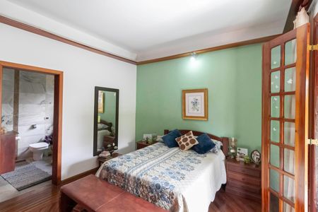 Casa à venda com 1000m², 3 quartos e 6 vagas Casa à venda com 1000m², 3 quartos e 6 vagasSuíte