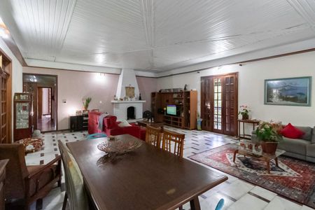 Casa à venda com 1000m², 3 quartos e 6 vagas Casa à venda com 1000m², 3 quartos e 6 vagasSala