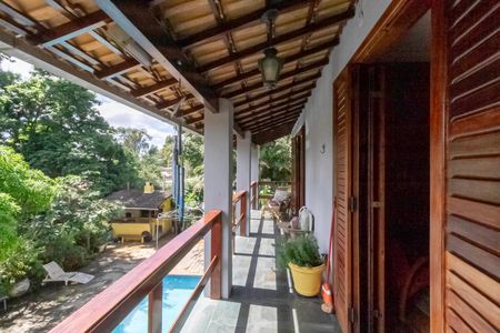 Casa à venda com 1000m², 3 quartos e 6 vagas Casa à venda com 1000m², 3 quartos e 6 vagasVaranda do quarto 2 e da suíte