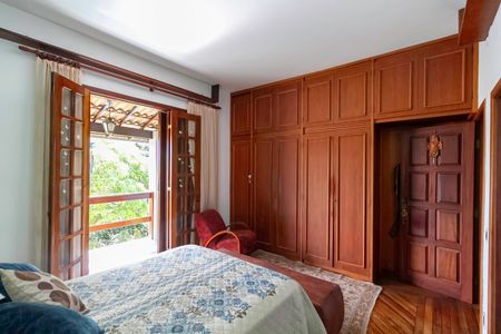 Casa à venda com 1000m², 3 quartos e 6 vagas Casa à venda com 1000m², 3 quartos e 6 vagasSuíte